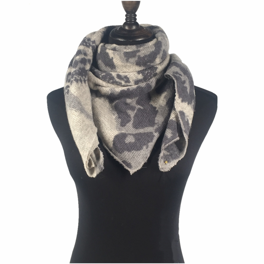 Best-selling-Cashew-flowers-square-winter-fashion (2).jpg