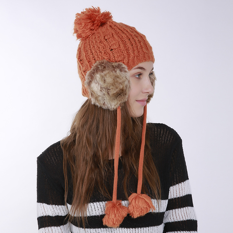Autumn-and-winter-knitted-warm-hats-Hand (4).jpg